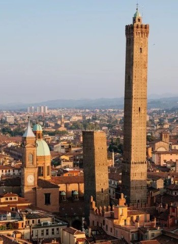 Bologna's leaning tower sealed off over fears it could collapse